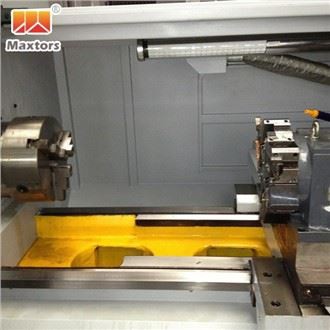 Large Lathe Machine